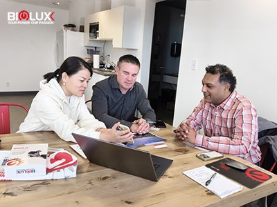 BIGLUX besucht kanadische Kunden: Tauchen Sie ein in Solar-CCTV-Türme und erhalten Sie Lob von Ga...